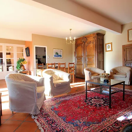 Polignac, 4 Pièces, 6 Personnes - Fr-1-582-119